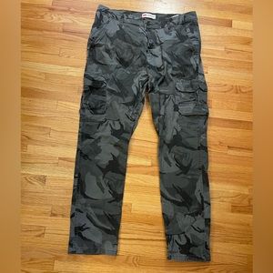 Men’s Wrangler camo pants
